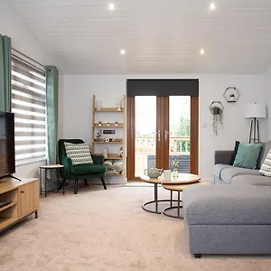 3 Bedroom With Hot Tub York